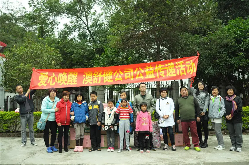 2015捐衣服活动(图1)